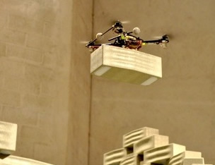 Robots albañiles construyen una torre de 6 metros de alto automáticamente