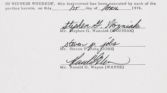 Subastan el contrato de creación de Apple