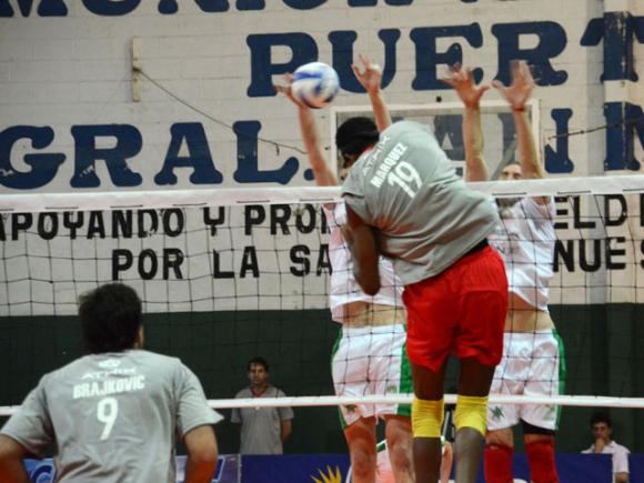 PSM Voley sorprendió a Sarmiento Santana Textiles y lo barrió 3-0