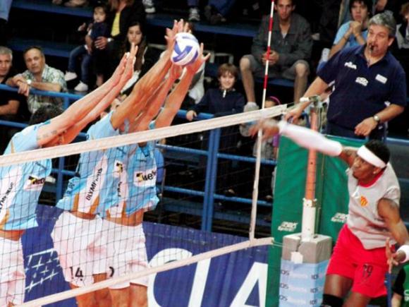 Drean Bolívar ratificó su condición de líder ante Sarmiento Santana Textiles