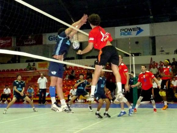 Sarmiento le ganó a Jujuy Voley en tres sets corridos como local en el segundo weekend