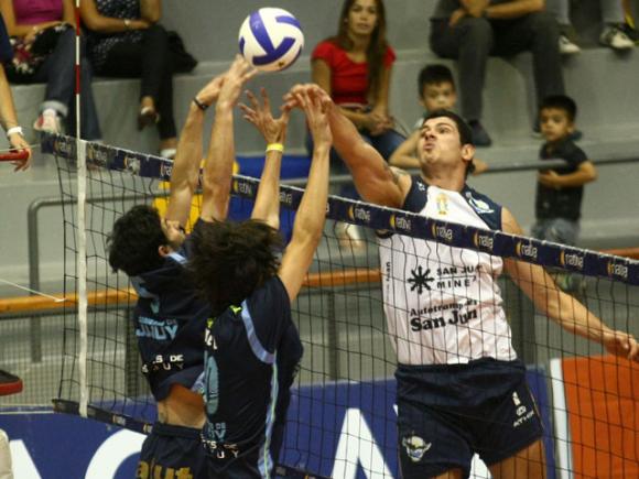 UPCN Voley derrotó a Jujuy Voley por 3 a 0 y es el único líder de la Copa ACLAV 2011