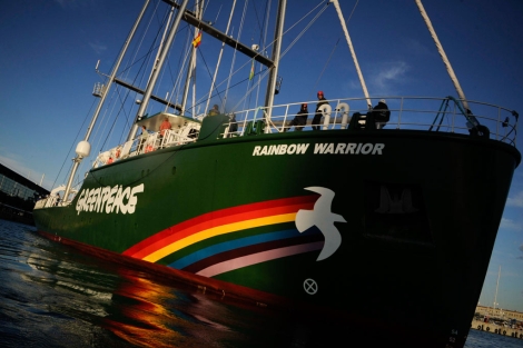 Greenpeace presenta su nuevo Rainbow Warrior en Barcelona