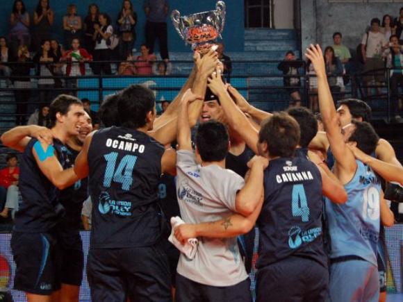 La Unión de Formosa levantó la Copa ACLAV  por primera vez en la A1