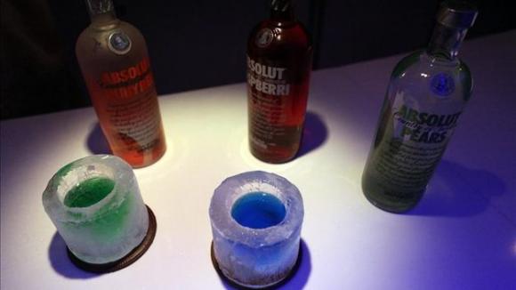 La música alta hace que bebamos más cantidad de alcohol, y más rápido