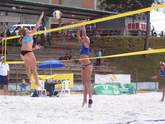 CONTINENTAL CUP - FASE ZONAL: ARGENTINA SIGUE EN LA ESCOLTA