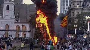 Ante la quema del Pesebre y del Árbol de Navidad en la Plaza de Mayo: Protesta, reparación y súplica a la Virgen de Luján