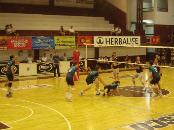 Lanús volvió a ganar; UNTreF venció a Ciudad y es uno de los escoltas